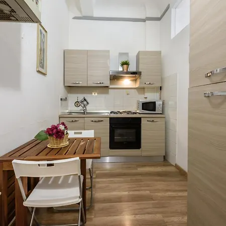 Apartment Artist's Refuge By Mmega Florenz